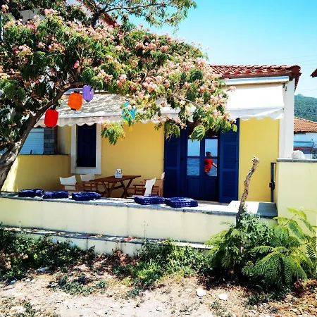 Hébergement de vacances The Yellow House By The Sea Skála Kallirákhis