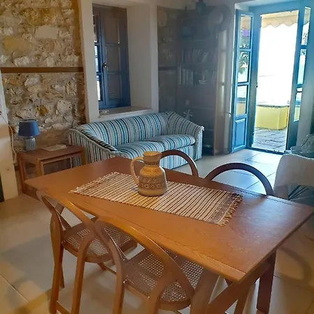 Hébergement de vacances The Yellow House By The Sea